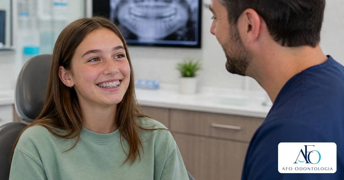Adolescente em consulta sobre alinhadores invisiveis