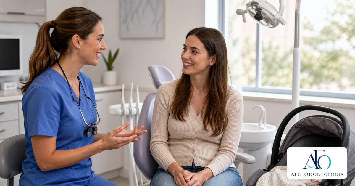 Mae em amamentacao conversando com dentista