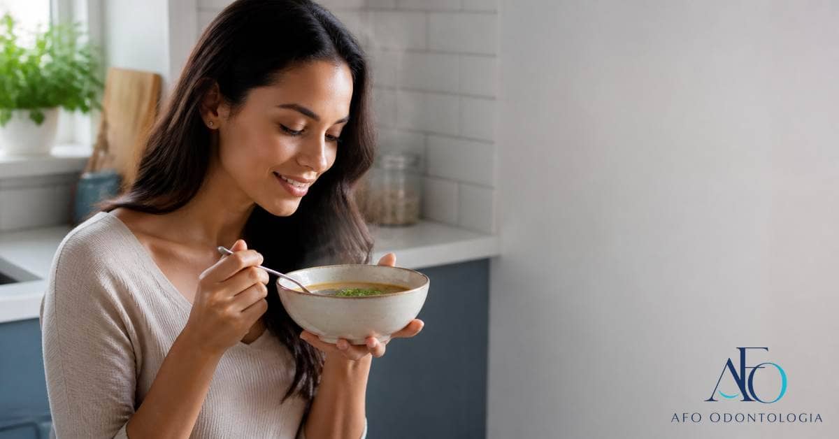 Pessoa escolhendo alimento morno e ilustração discreta da mucosa oral