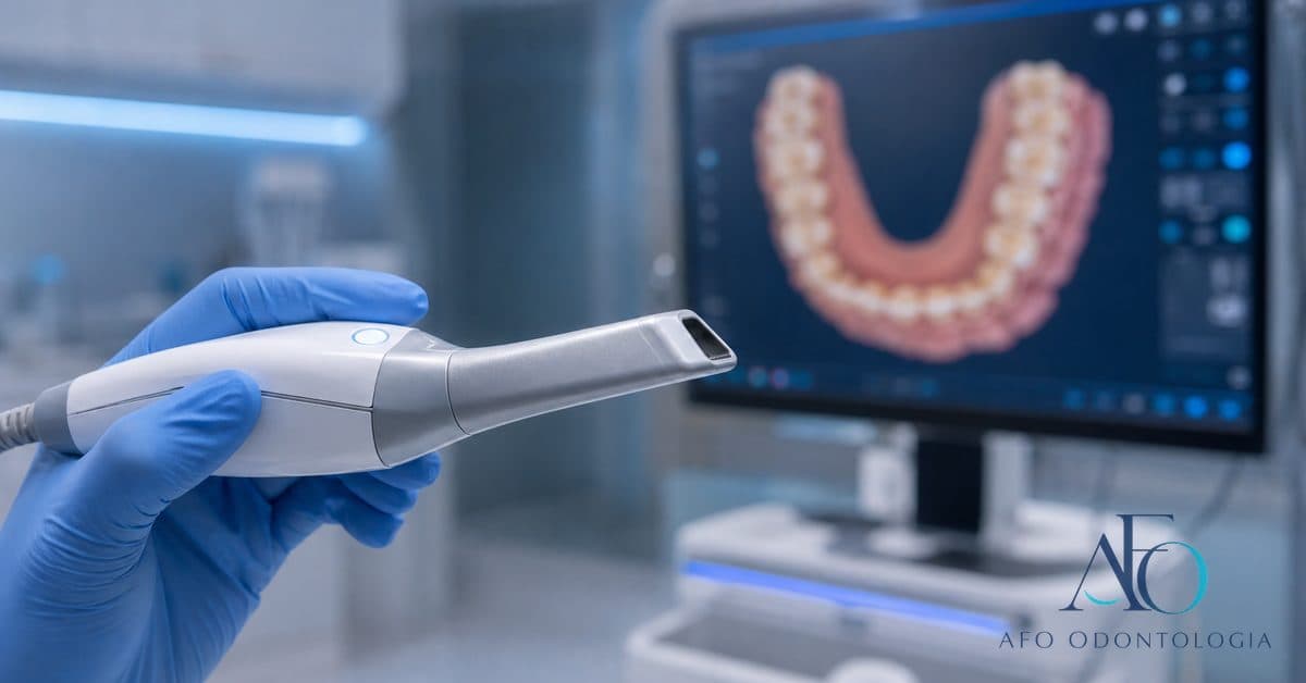 Scanner intraoral 3D sendo utilizado em paciente durante planejamento ortodôntico digital em Taboão da Serra